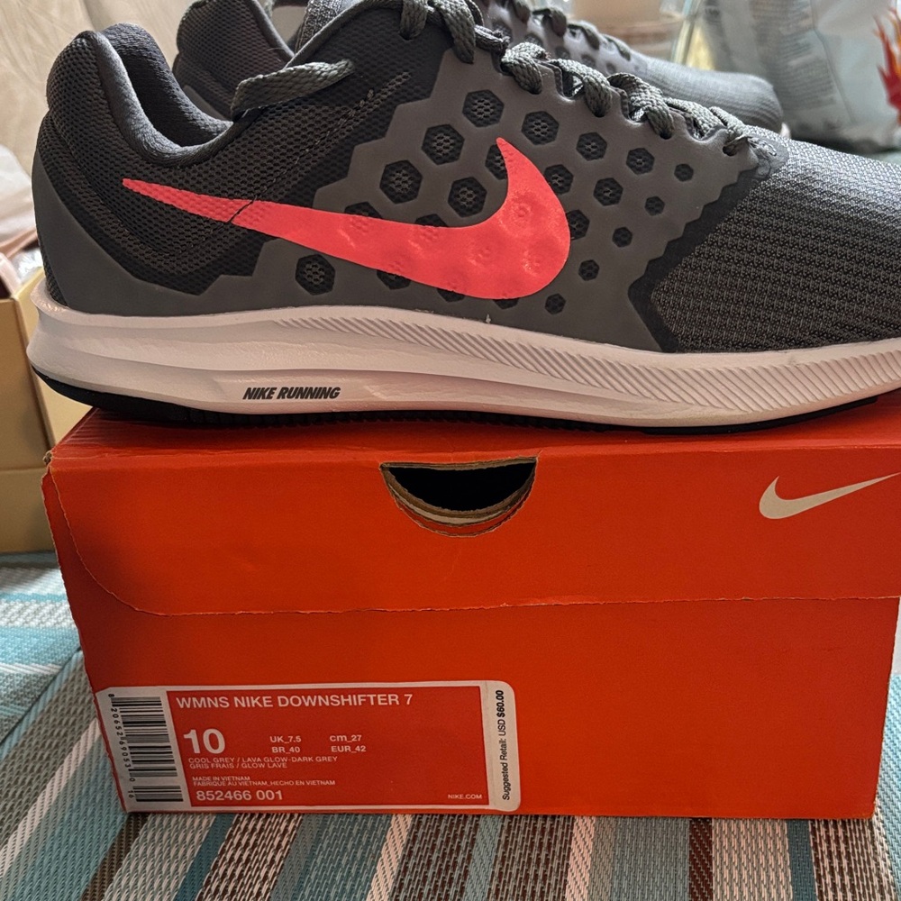 Nike Downshifter 7 Men's Shoes - Gray and Pink